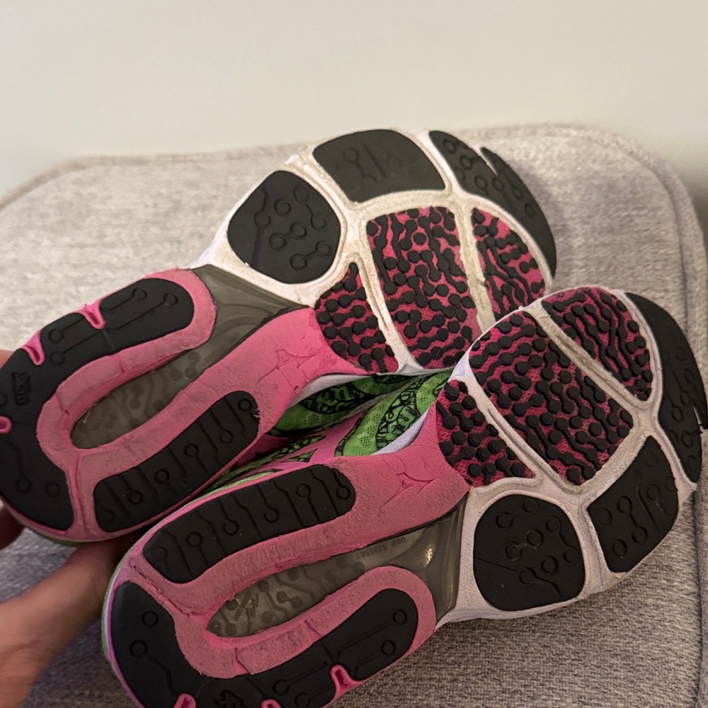 Mizuno Women's Vibrant Green and Pink Athletic Shoes - Picture 4 of 4